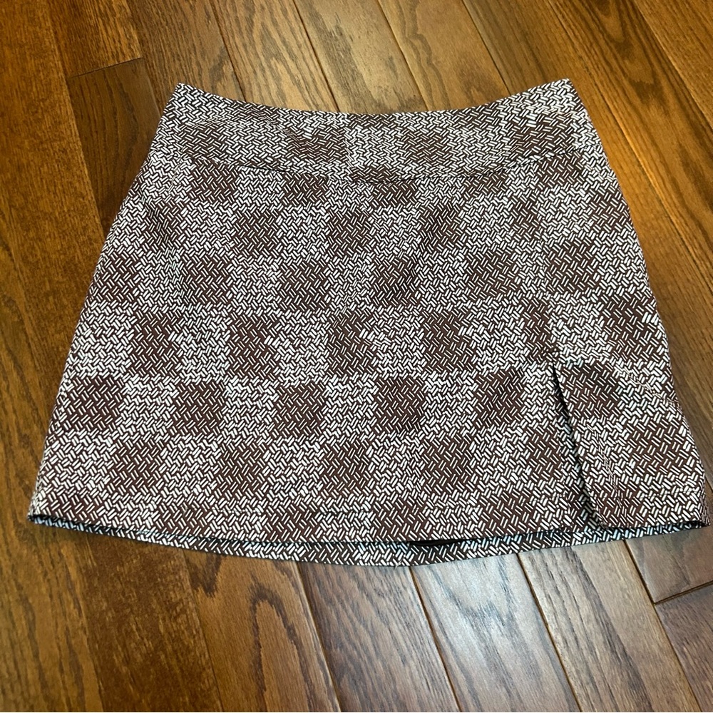 Izod Golf Brown and White Pattern Skort - Size 4